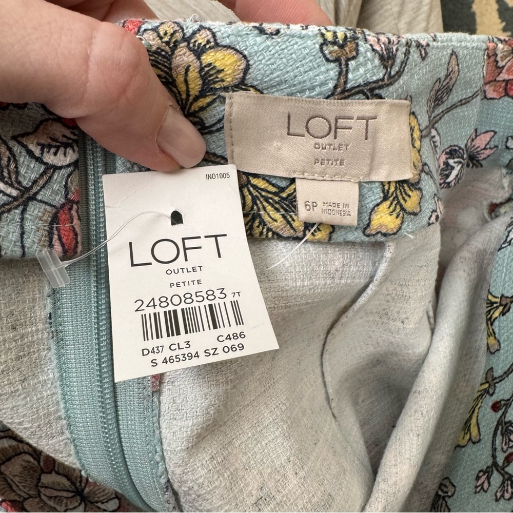 NWT LOFT Blue Floral Pencil Skirt - Picture 5 of 6